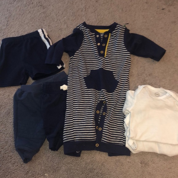 Newborn Clothing Bundle - Picture 1 of 1